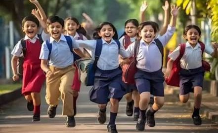 कडक उन्हामुळे शाळांचे वेळापत्रक बदलले