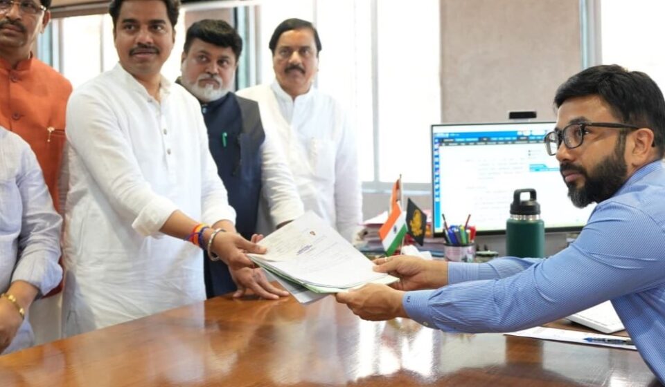 विधान परिषदेच्या स्थानिक प्राधिकारी मतदारसंघांसाठी रत्नागिरीतून उमेदवारी अर्ज दाखल